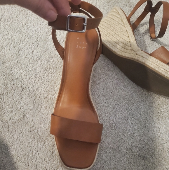 Wedges🍒 - Picture 2 of 10